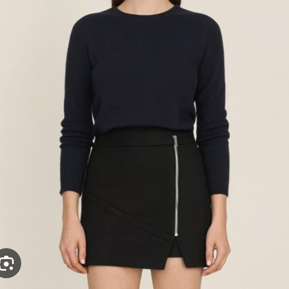 Elegant Black Zipper Skirt